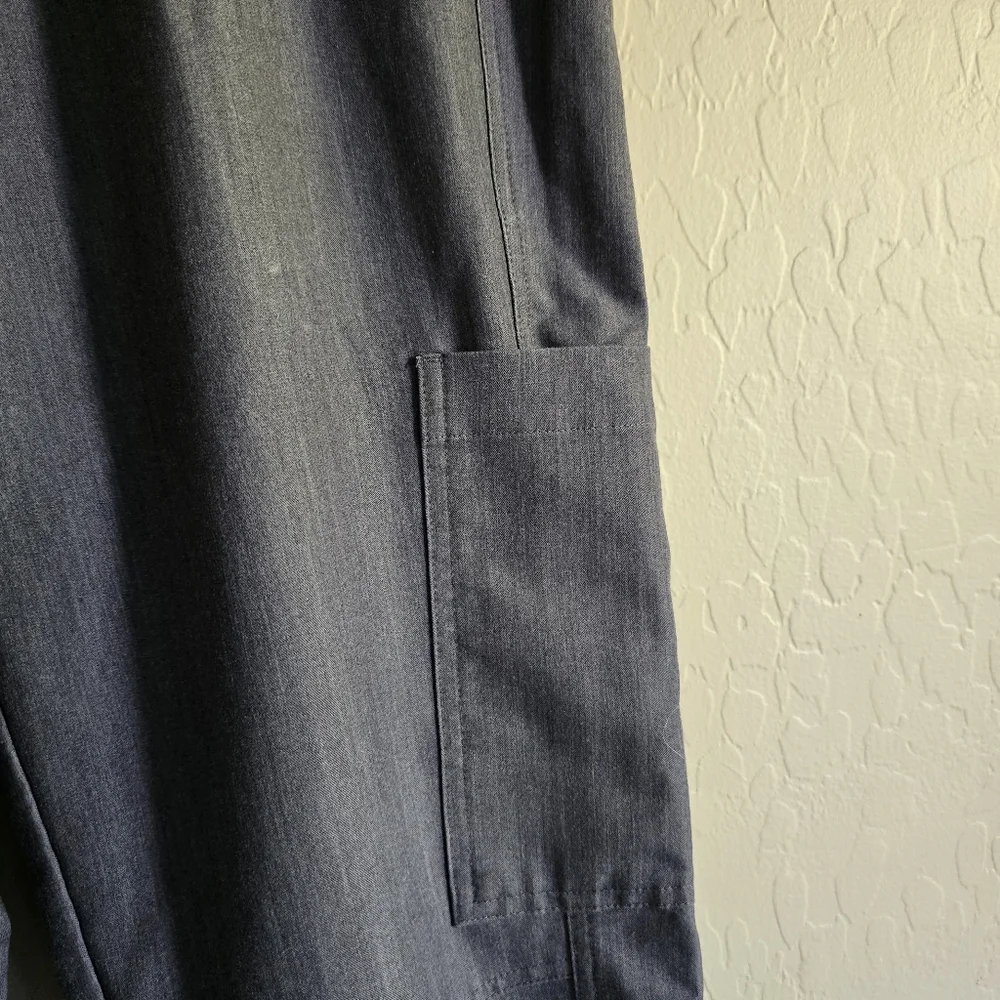 Figs Gray Cargo Pants with Comfortable‎ Fit and Modern Design